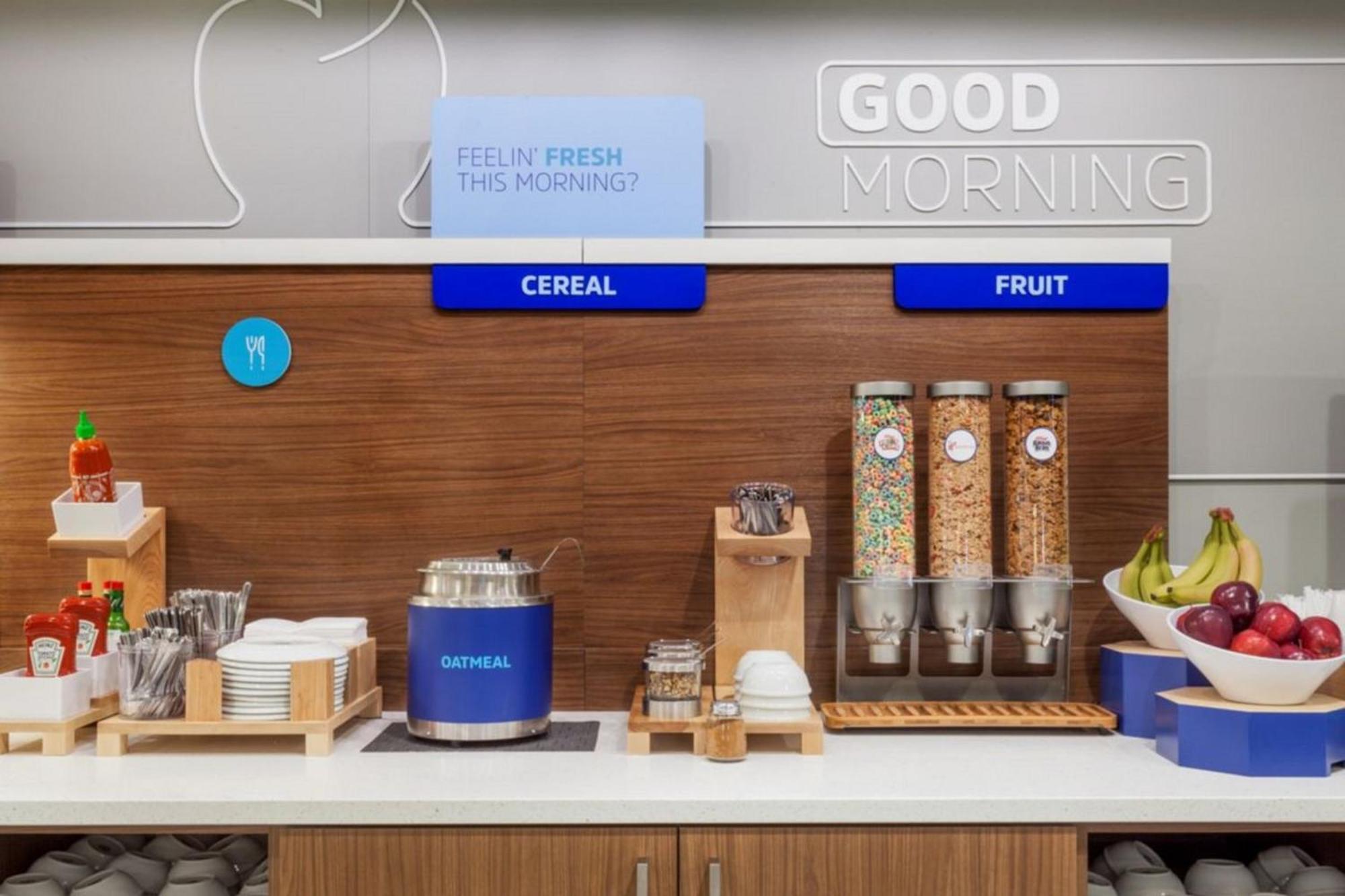Holiday Inn Express & Suites Fresno Airport By Ihg Zewnętrze zdjęcie
